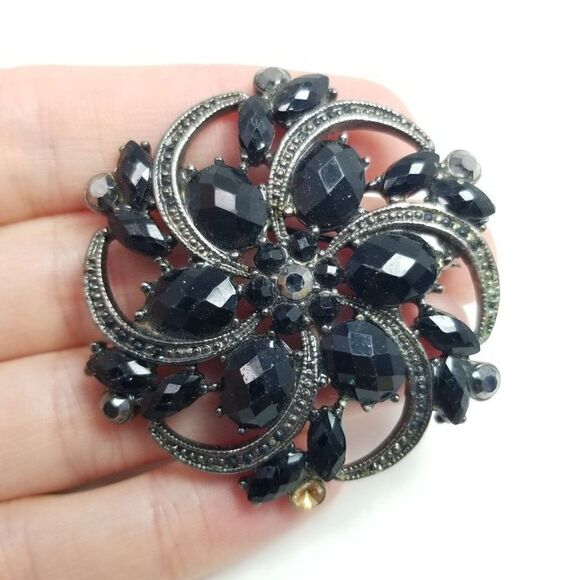Vintage Black Rhinestone Flower Brooch, Retro Spiral Design, Estate - Picture 1 of 7